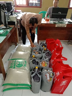 Pemberian Bantuan Sembako untuk Lansia